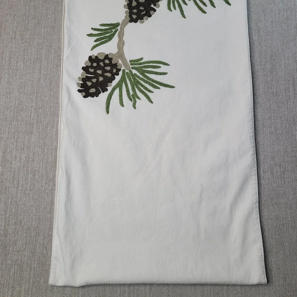 Pottery Barn 2009 Embroidered Pinecone Table Runner Winter Holiday 18x90 RARE
